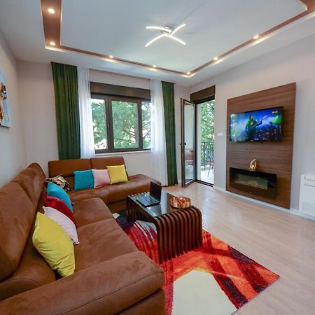 Pine 1 Apartment In The Center 트레빈예 외부 사진