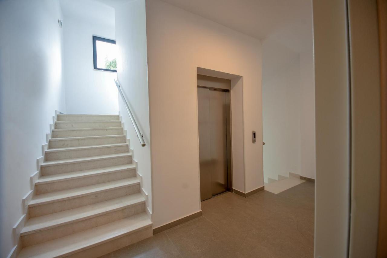 Pine 1 Apartment In The Center 트레빈예 외부 사진